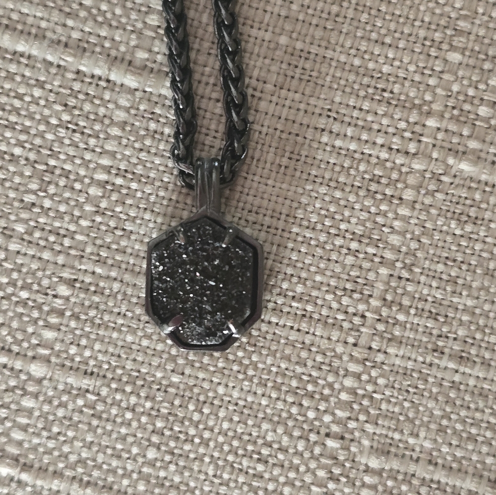 Kendra Scott Elegant Black Pendant Necklace